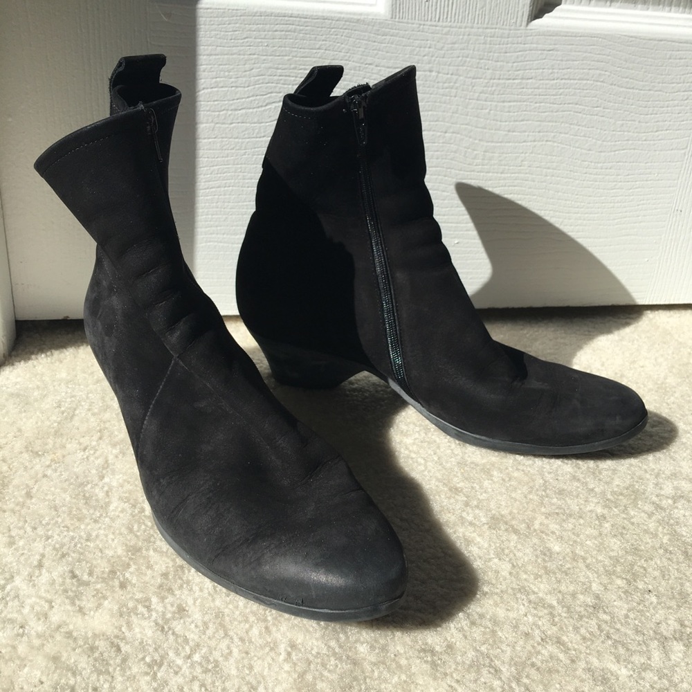 Arche genuine suede leather bootie black low heel